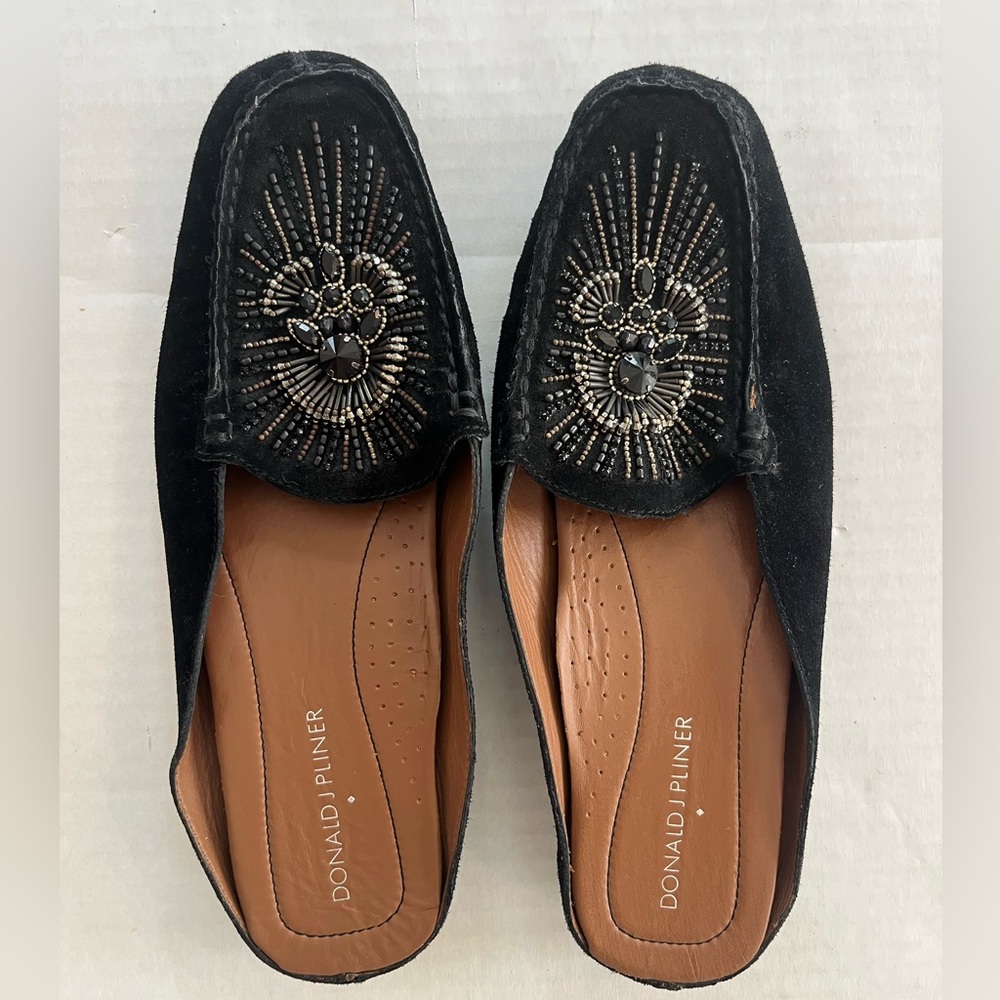 Donald J Pliner Lucia black suede beaded slip on mules flat shoes EUC size 6.5 - Picture 3 of 10